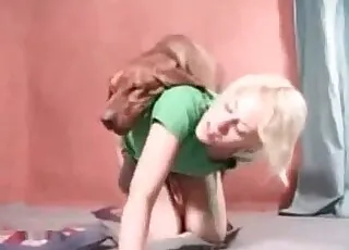Blondie Seducing a Hot Mutt in Green - Zoo Sex animal sex Tube HD Clip